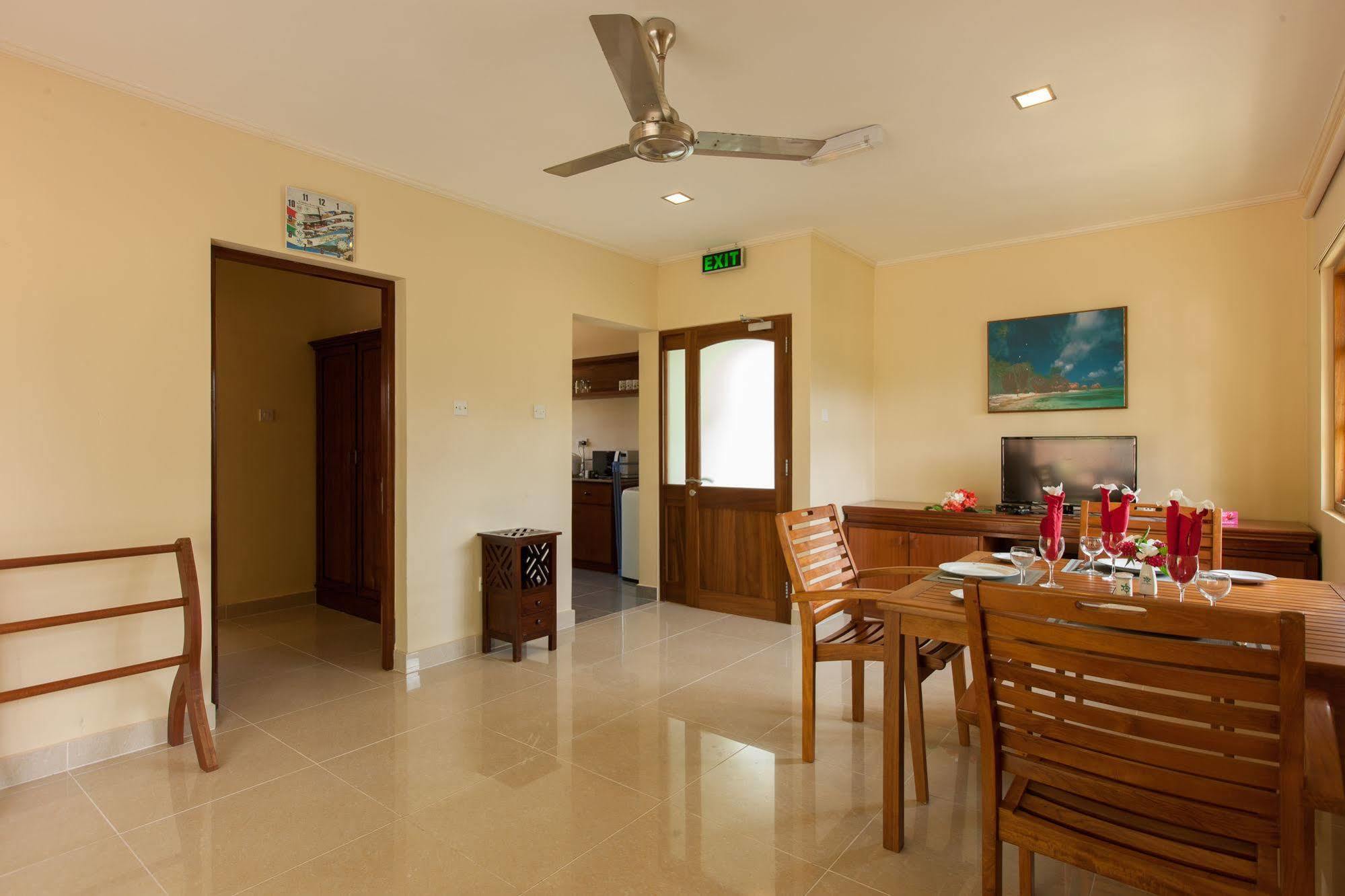 Le Relax Self Catering Apartment Ла-Діг Екстер'єр фото